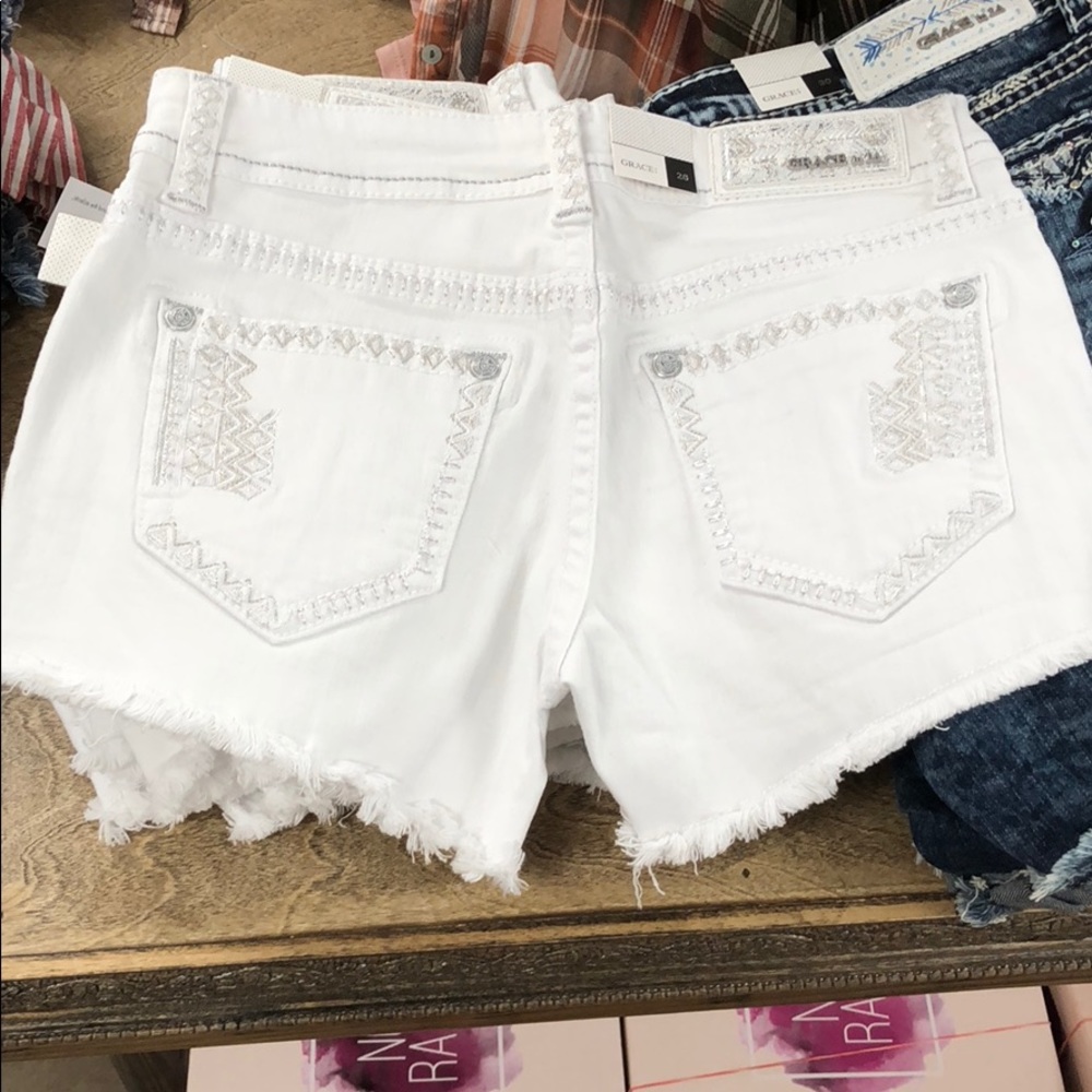 Cute white shorts!